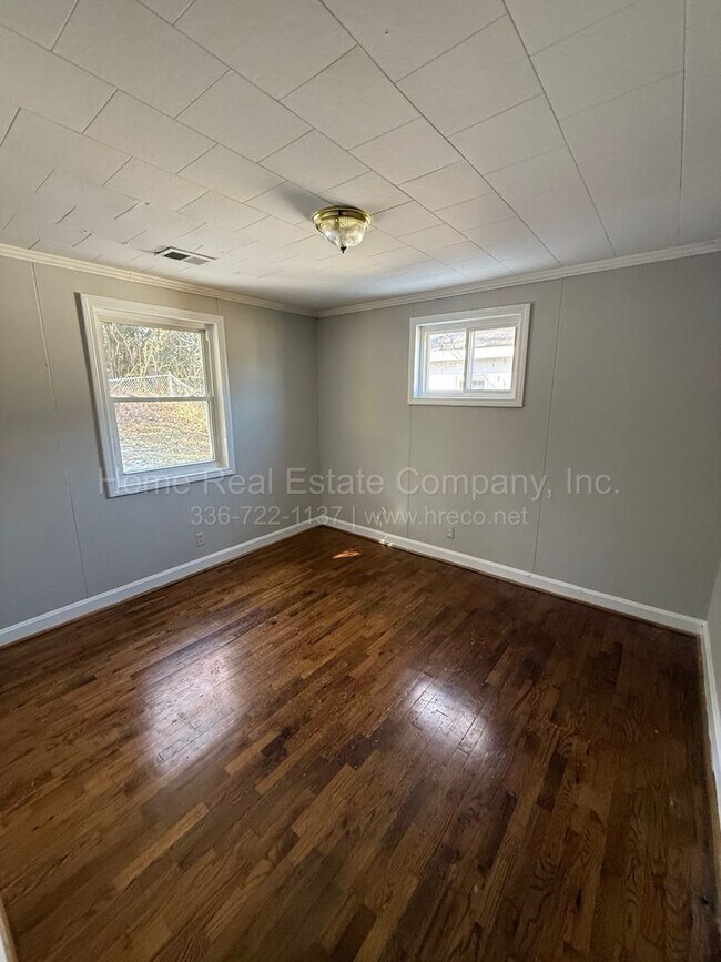 Photo - 1432 Douglas St