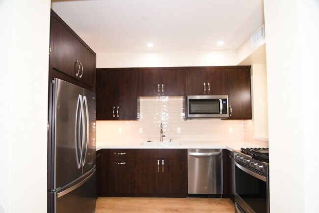 Building Photo - Moss Street Unit 573-1 Rental