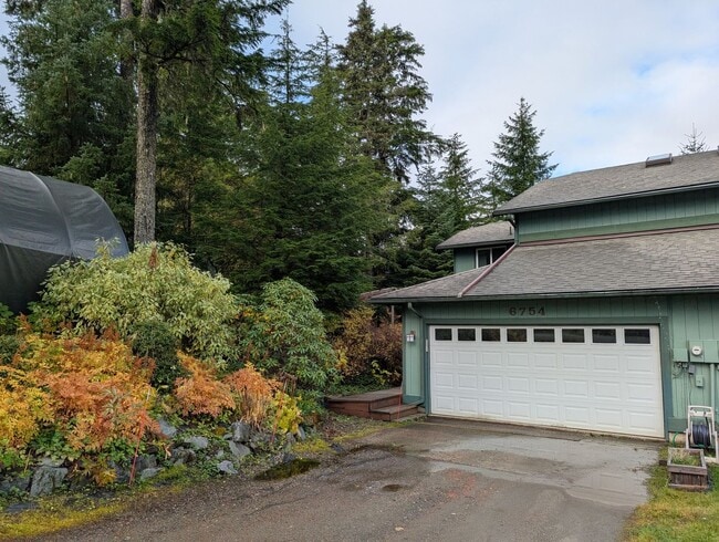 Building Photo - Unfurnished, 3Bd/1.5Ba Dgl Townhome, Long ...