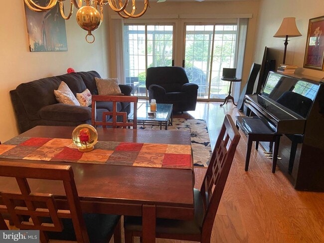 Photo - 8 Benjamin Franklin Dr