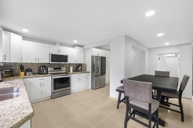 Photo - 2244 SW 10th St