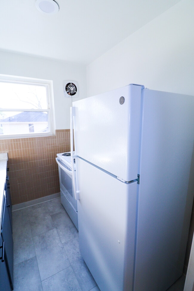 Photo - 1954 Rockland Ave Unit 4