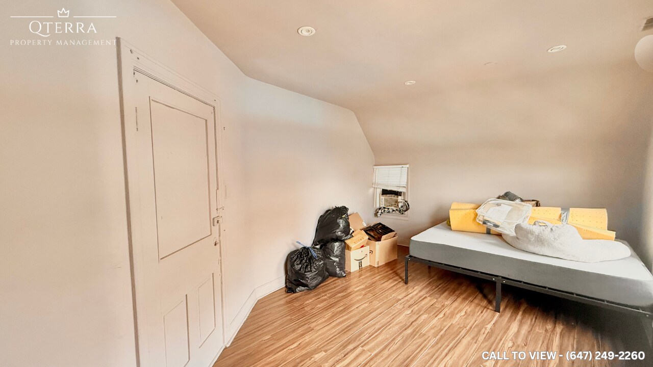 Photo - 10094 Yonge St