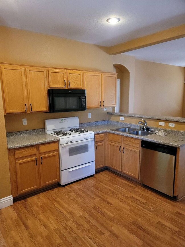 Photo - Amazing Home 3 Bedroom Available!