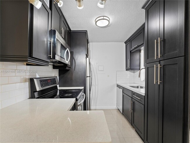 Building Photo - 633 S Royal Poinciana Blvd Unit A106