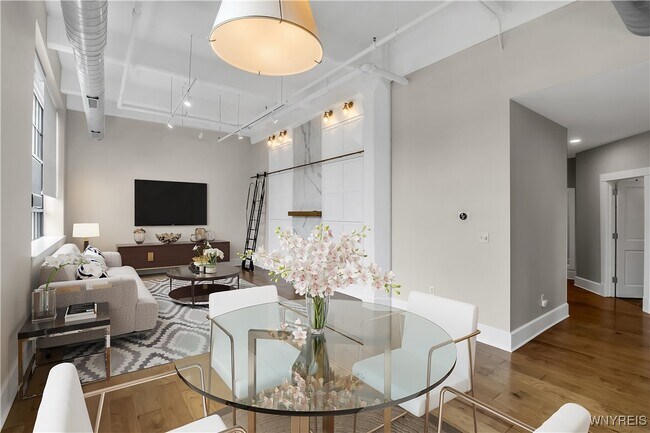Photo - 210 Ellicott St
