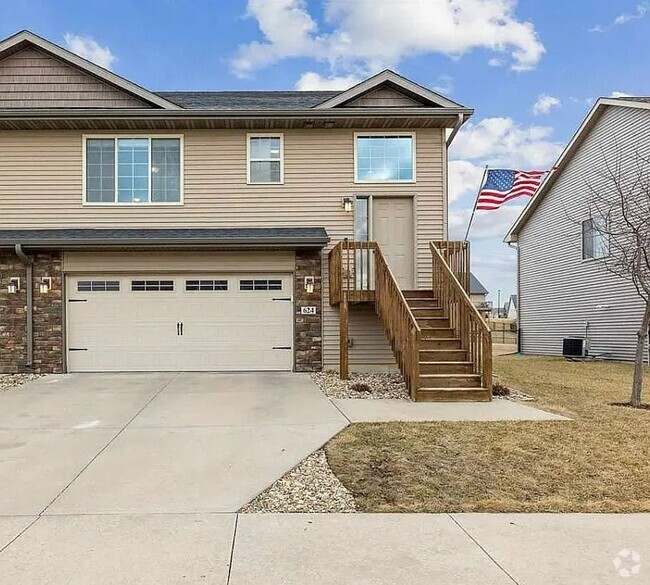 Building Photo - 3 Bedroom 3 Bathroom Condo Available NOW i...