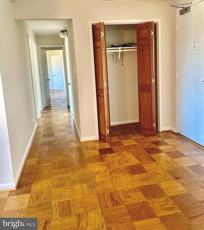 Photo - 4800 Chevy Chase Dr Unit 404
