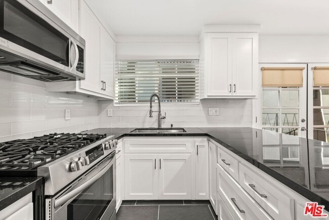 Photo - 927 Euclid St Unit B