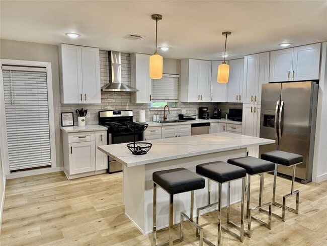 Building Photo - 5455 Birdwood Rd