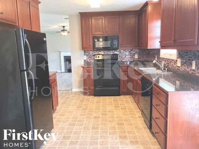 Photo - 260 Village Broad St