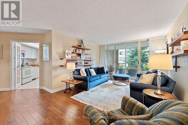Photo - 215 The Donway W Unité 311