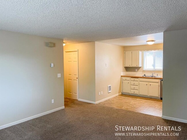 Photo - 1359 Liberty St NE