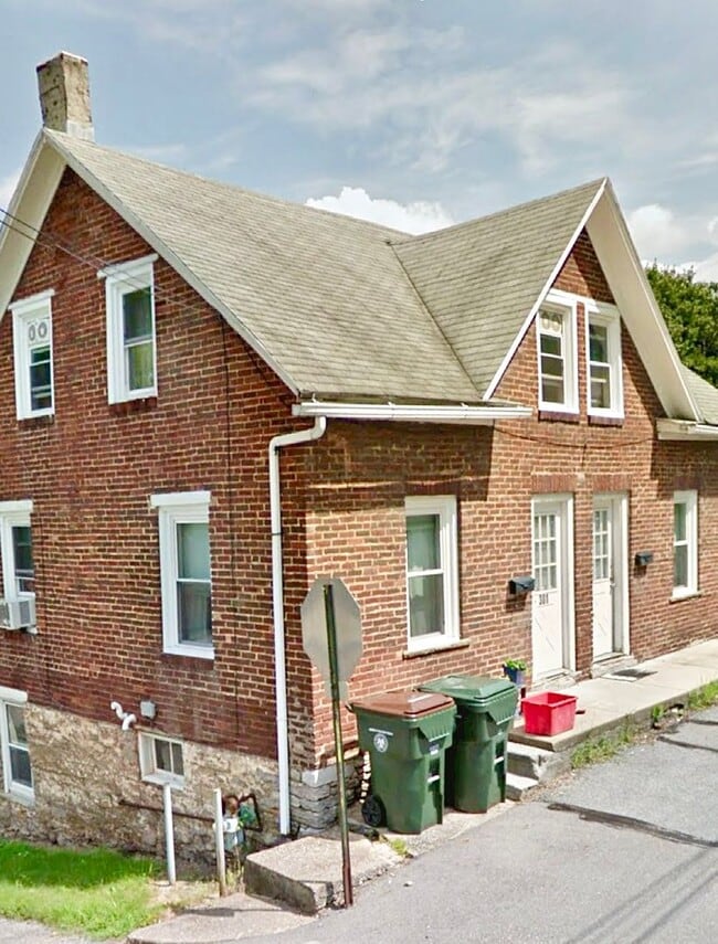 Building Photo - 301-303 Pike St Unit 303