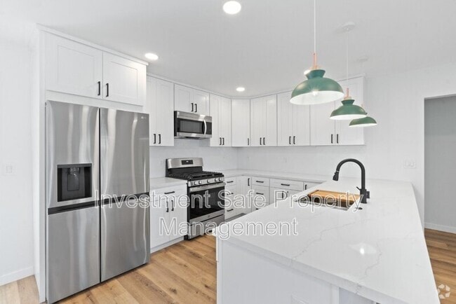 Building Photo - 4026 Charles St Rental