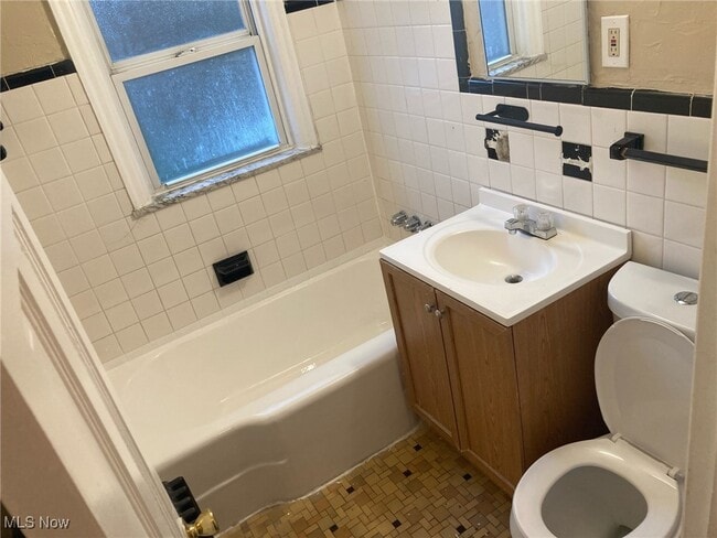 Photo - 1875 Forest Hills Blvd