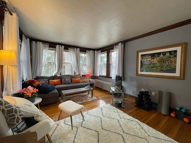 Building Photo - 92 Colborne Rd Unit #1 Rental