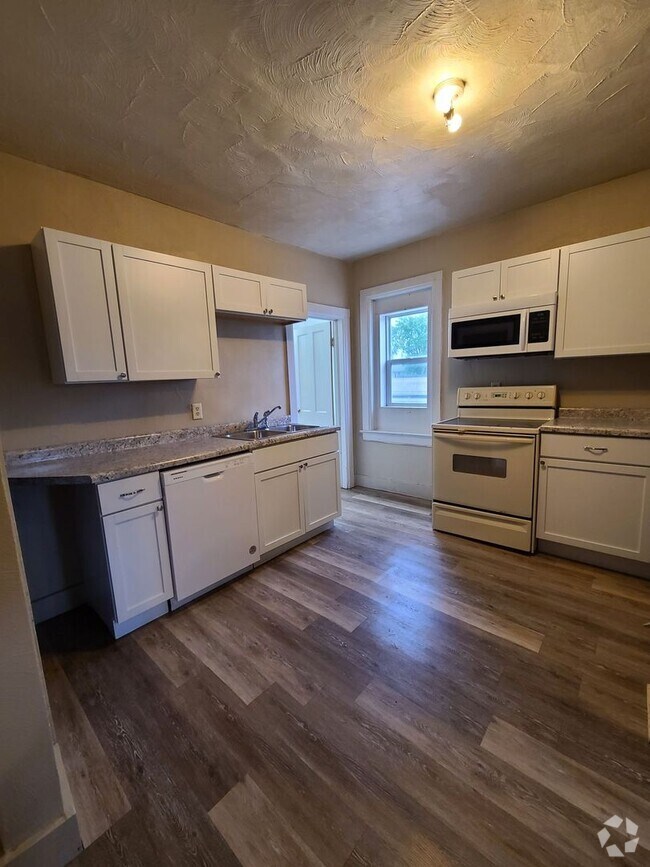 Building Photo - 100 N Lake Ave Unit Upper B Rental