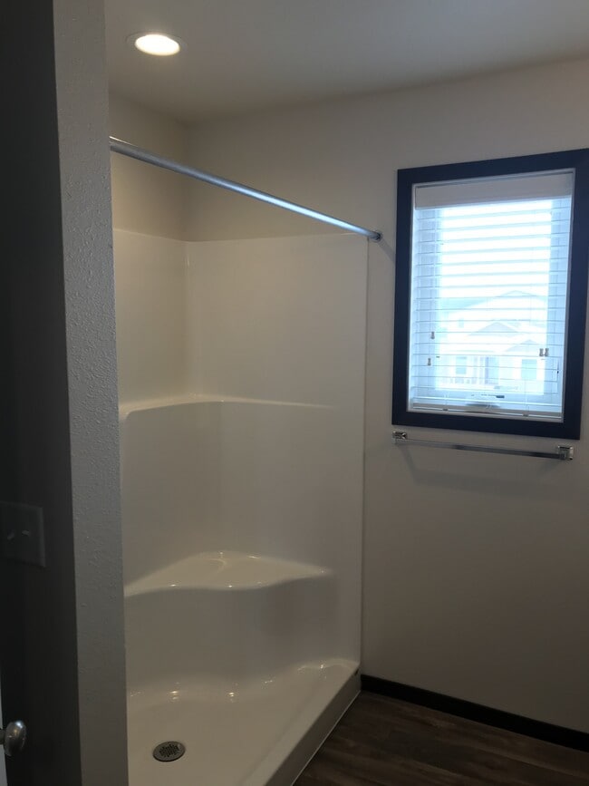 Photo - 717 14th St SE