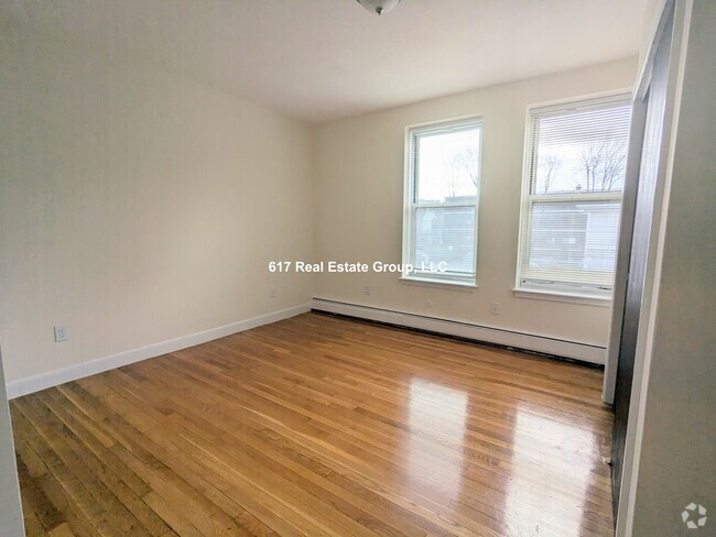 Building Photo - 176 N Beacon St Unit 03 Rental