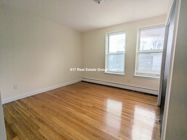 Photo - 170 N Beacon St Unidad 03 Rental