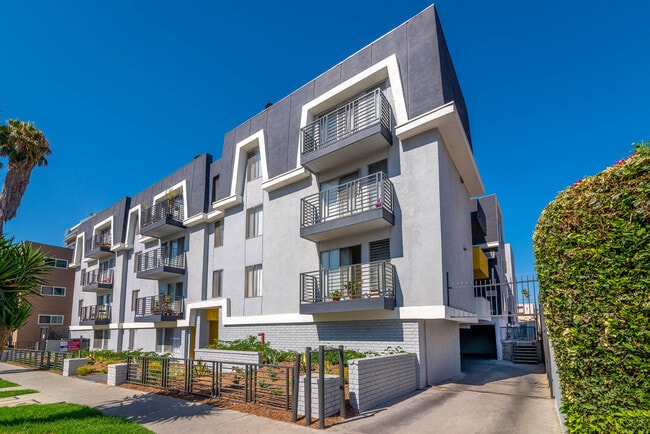 Photo - Oxford West Apartments