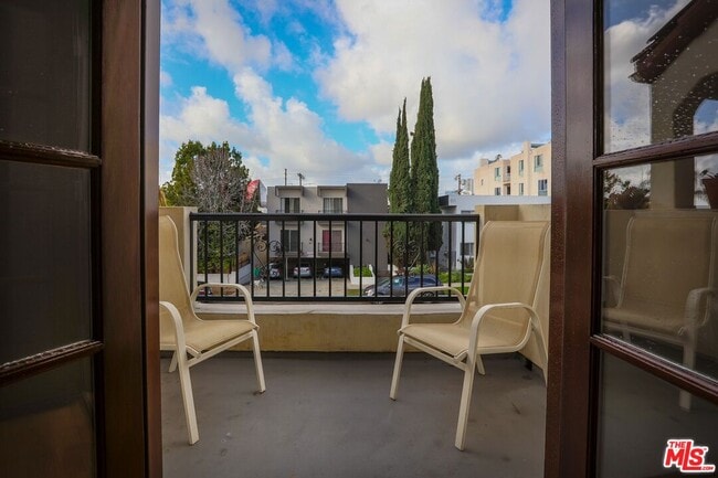 Photo - 806 N Alfred St Unidad 3