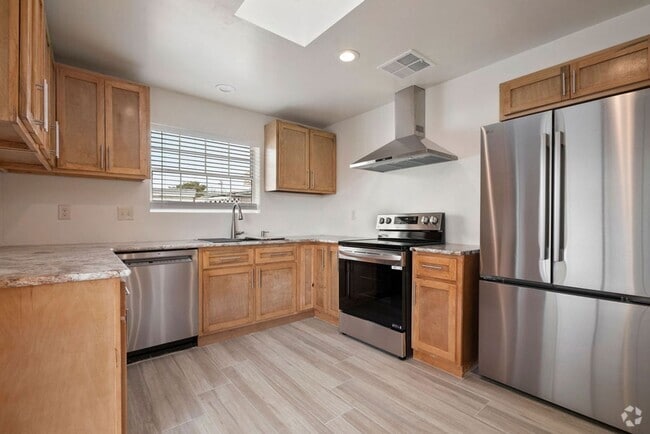 Building Photo - Beautiful Remodeled 3 Bedroom Duplex Rental