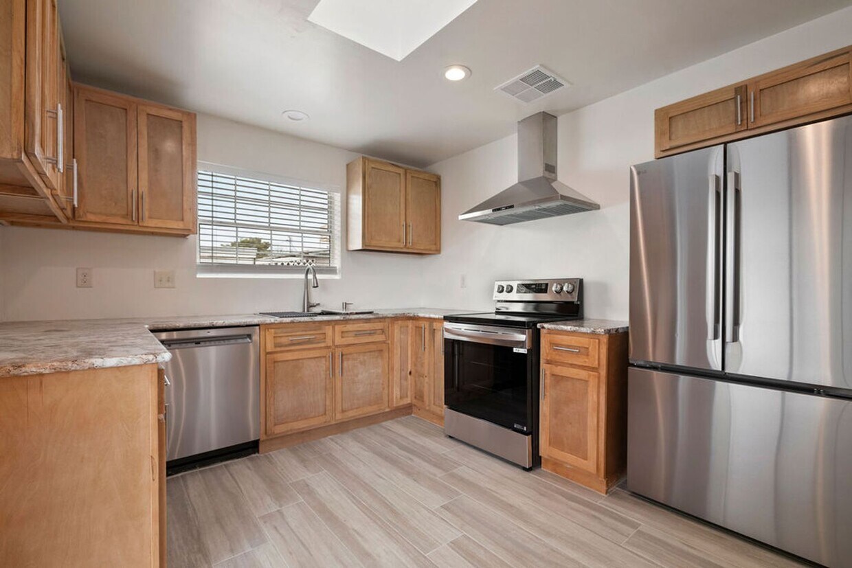 Beautiful Remodeled 3 Bedroom Duplex - Beautiful Remodeled 3 Bedroom Duplex