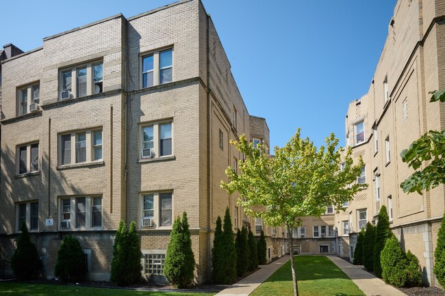 Building Photo - 6328 N Albany Ave Unit 3W Rental