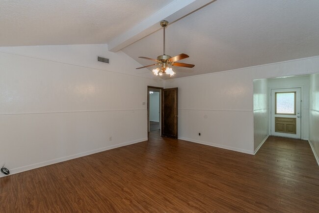 Photo - 450 Norvell St