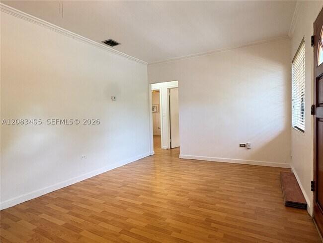 Photo - 700 SW 51st Ave