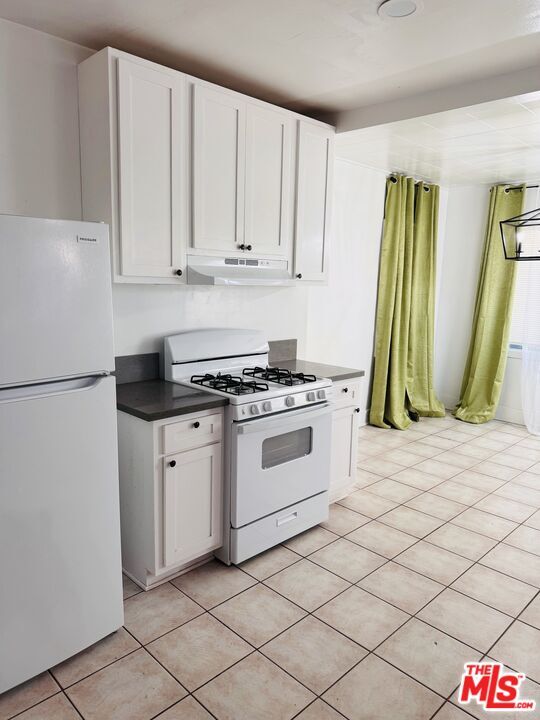 1100 W 48th St