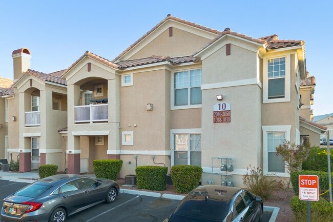Building Photo - 2 Primary Bedrooms in a Gated Northwest Co... Rental