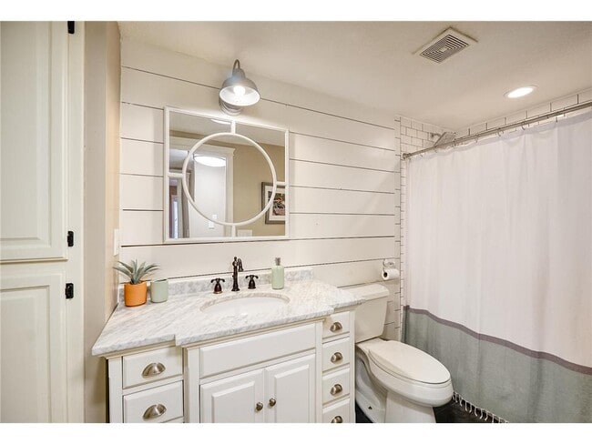 Photo - 1832 Essex Rd