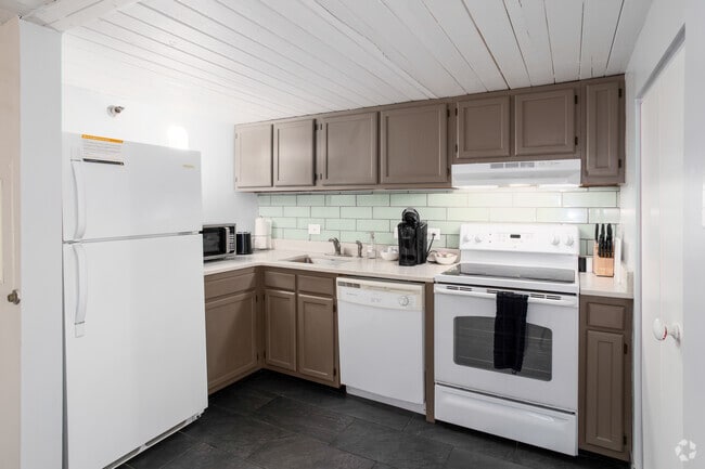 1BR, 1BA - 841SF - Loft - Kitchen