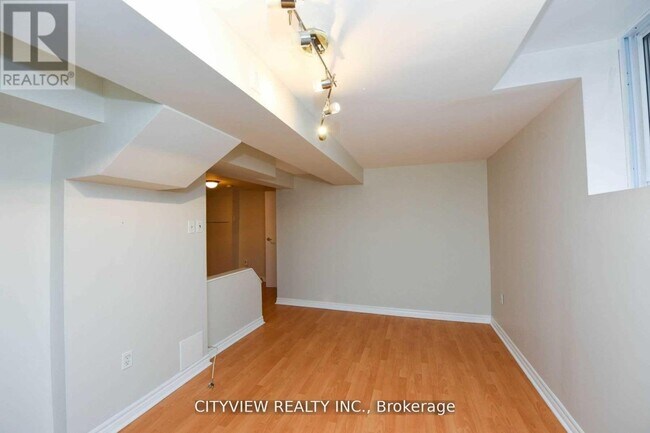 Photo - 6459 Tisler Crescent