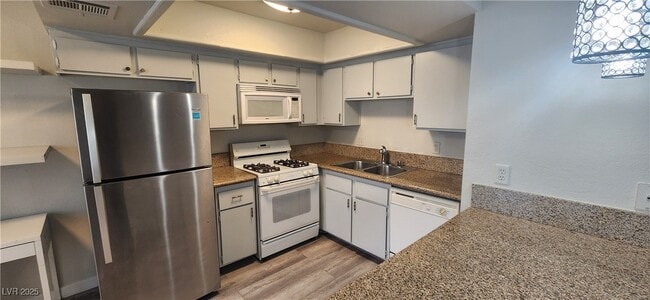 Building Photo - 825 Rock Springs Dr Unit 201 Rental