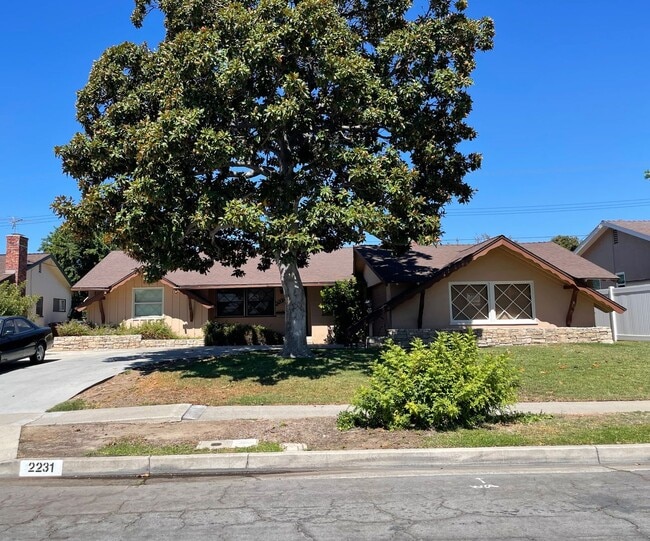 4 Bedroom Mid-Century Classic Fullerton Ho... - 4 Bedroom Mid-Century Classic Fullerton Ho... House