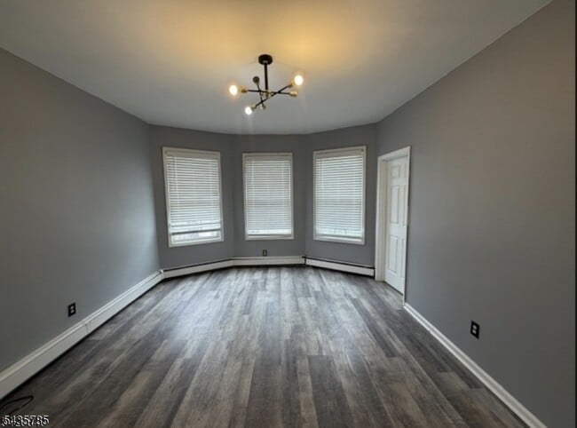 Photo - 280 S 6th St