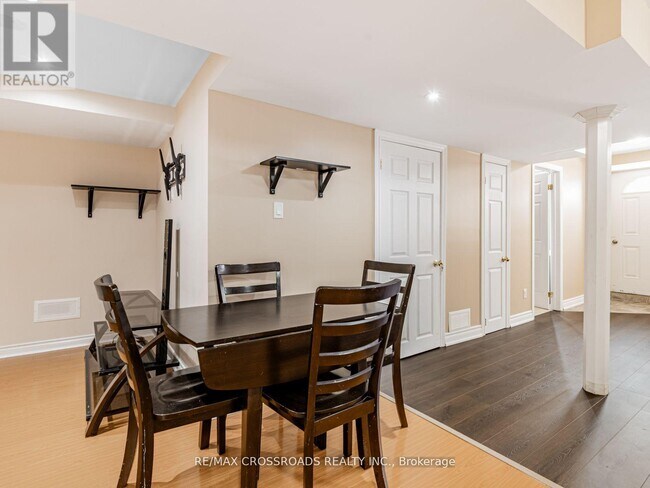 Photo - 1373 Wallig Ave