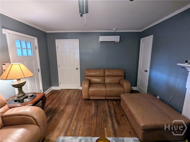 Photo - 614 E 37th St