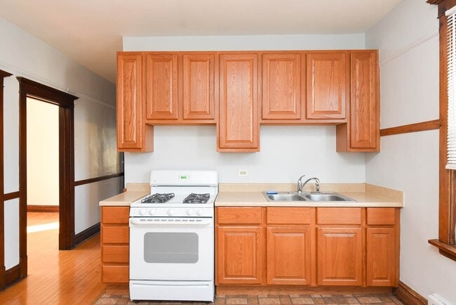 5140 W Roscoe St Unit J05P