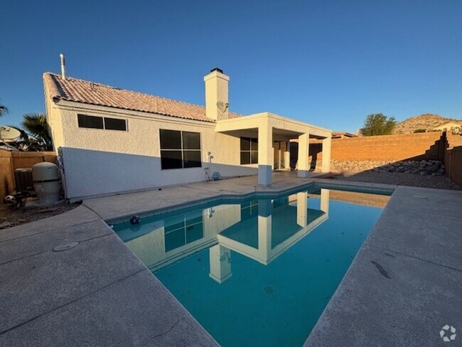 Building Photo - Pool Home with 3Bedrooms +Bonus Room Bullh...