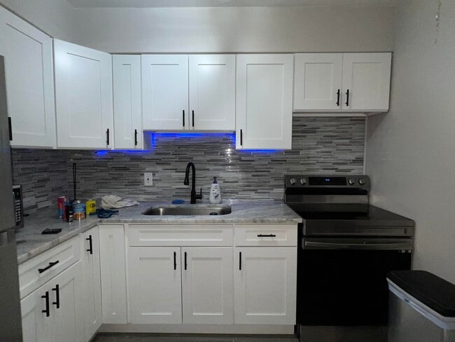 Photo - 340 W Blue Heron Blvd