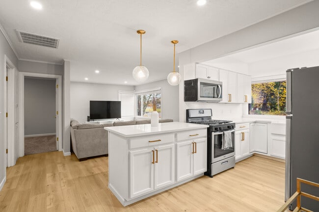 Photo - 755 NE 5th St