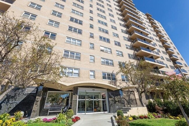 Building Photo - 7100 JFK Blvd E Unit 3P