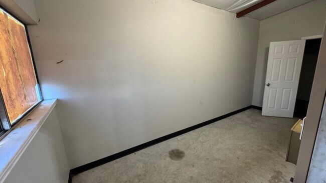 Photo - 16811 Avenue A