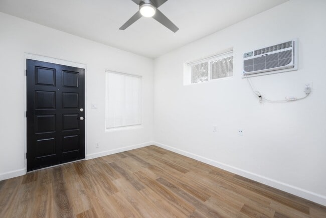 Photo - E Street Apartments