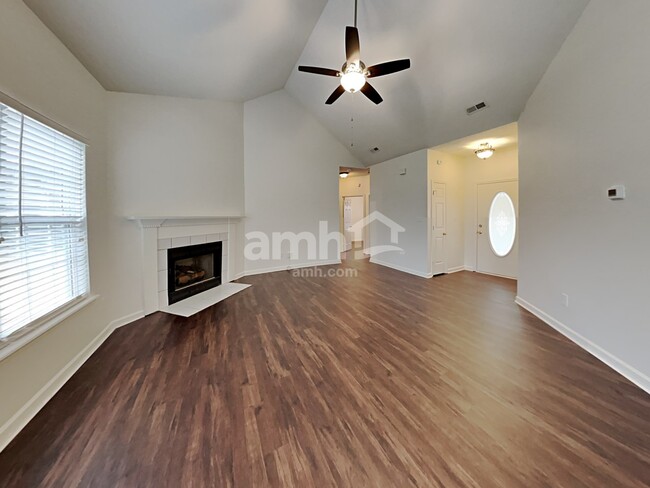 Photo - 19504 Tryon St